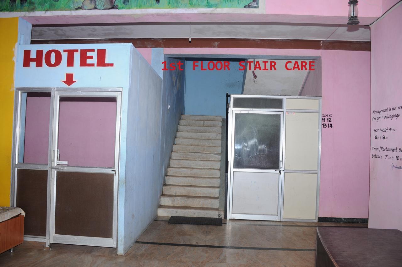Prakruthi Yatri Nivas Hotell Māvingundi Exteriör bild