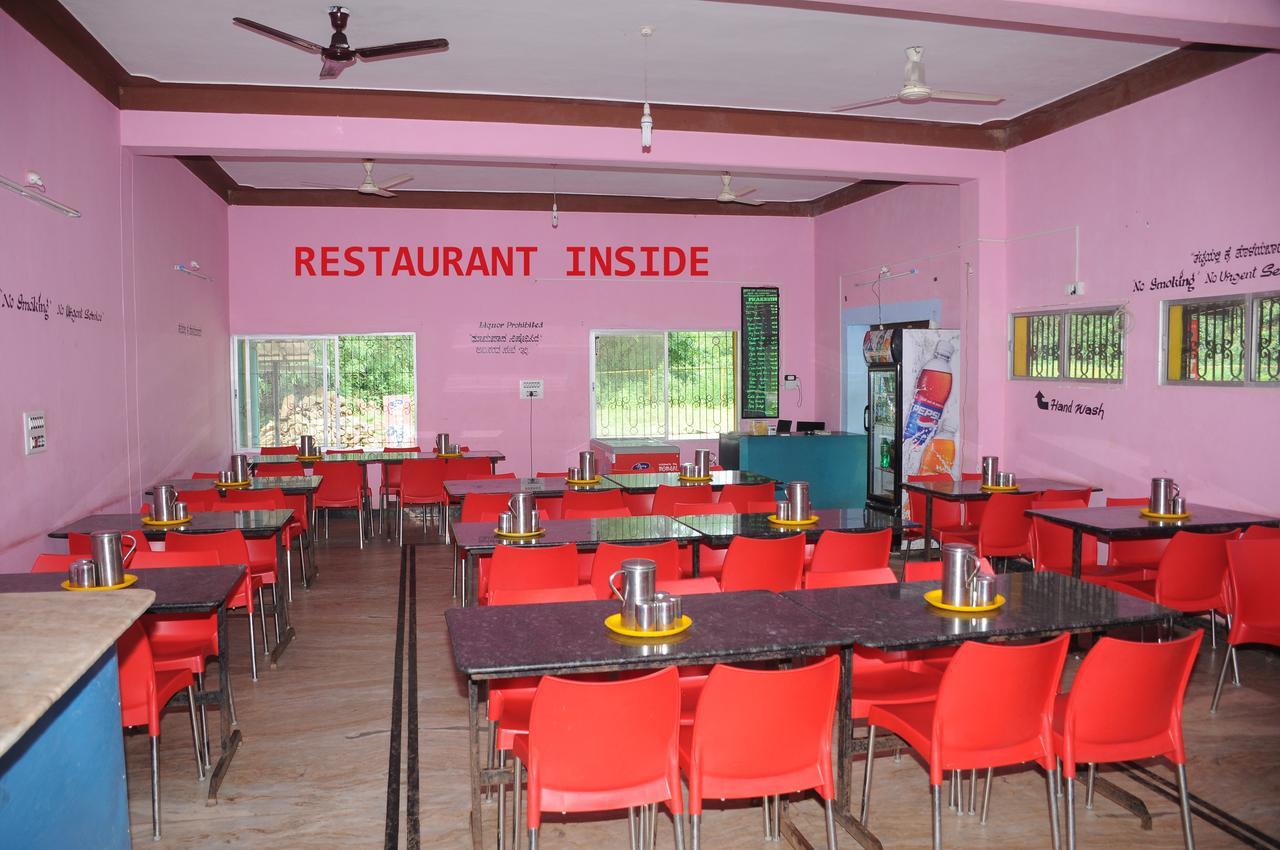 Prakruthi Yatri Nivas Hotell Māvingundi Exteriör bild