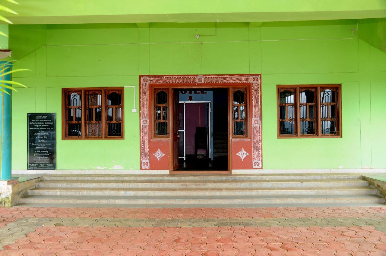 Prakruthi Yatri Nivas Hotell Māvingundi Exteriör bild